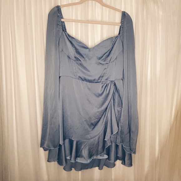 Elegant Blue Dress - Picture 3 of 5